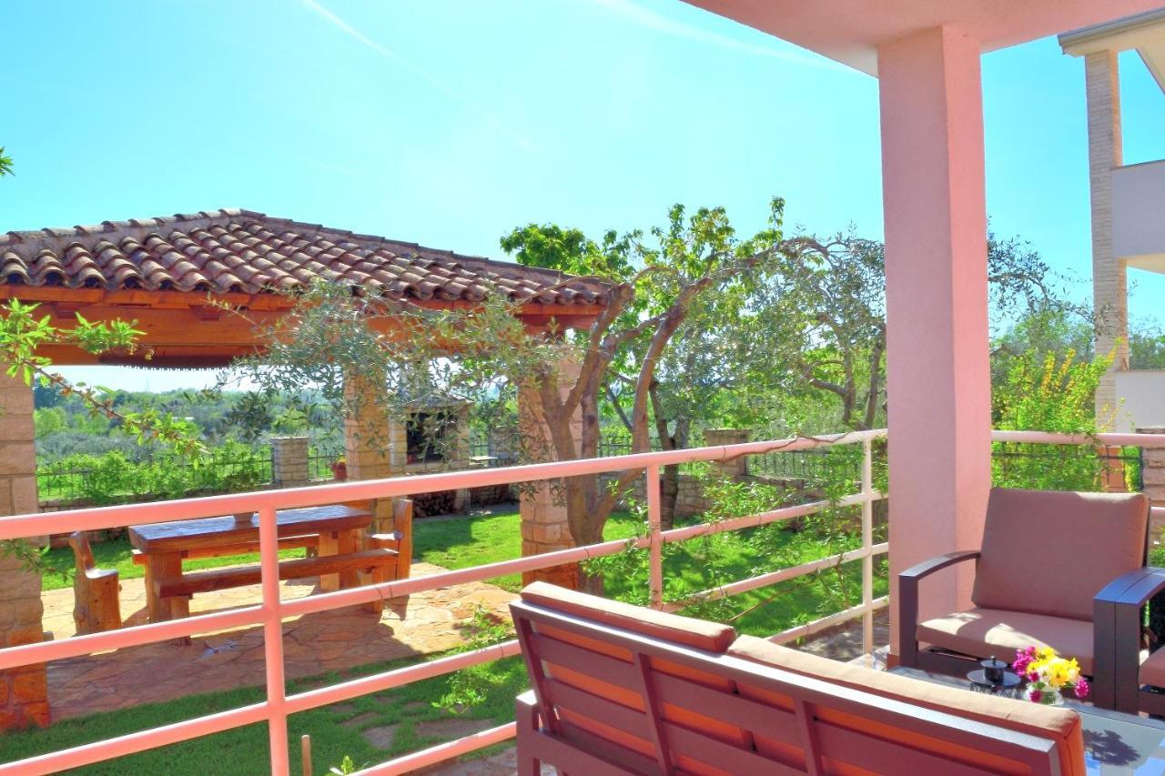 Apartment Domus Lauri Umag Exterior foto