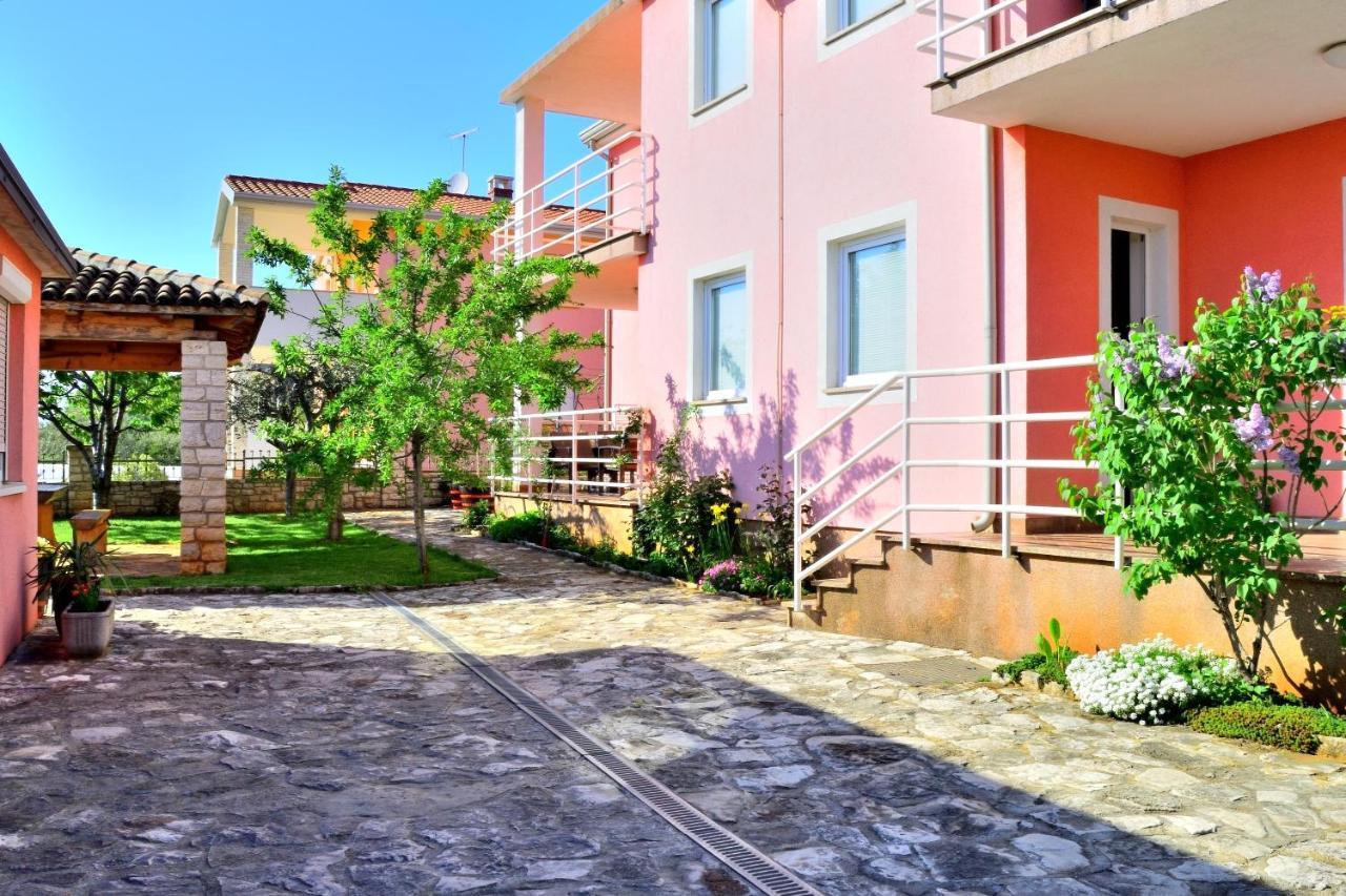 Apartment Domus Lauri Umag Exterior foto