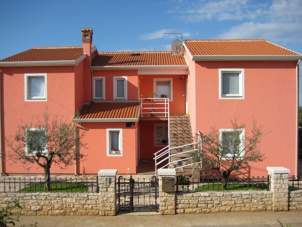 Apartment Domus Lauri Umag Zimmer foto